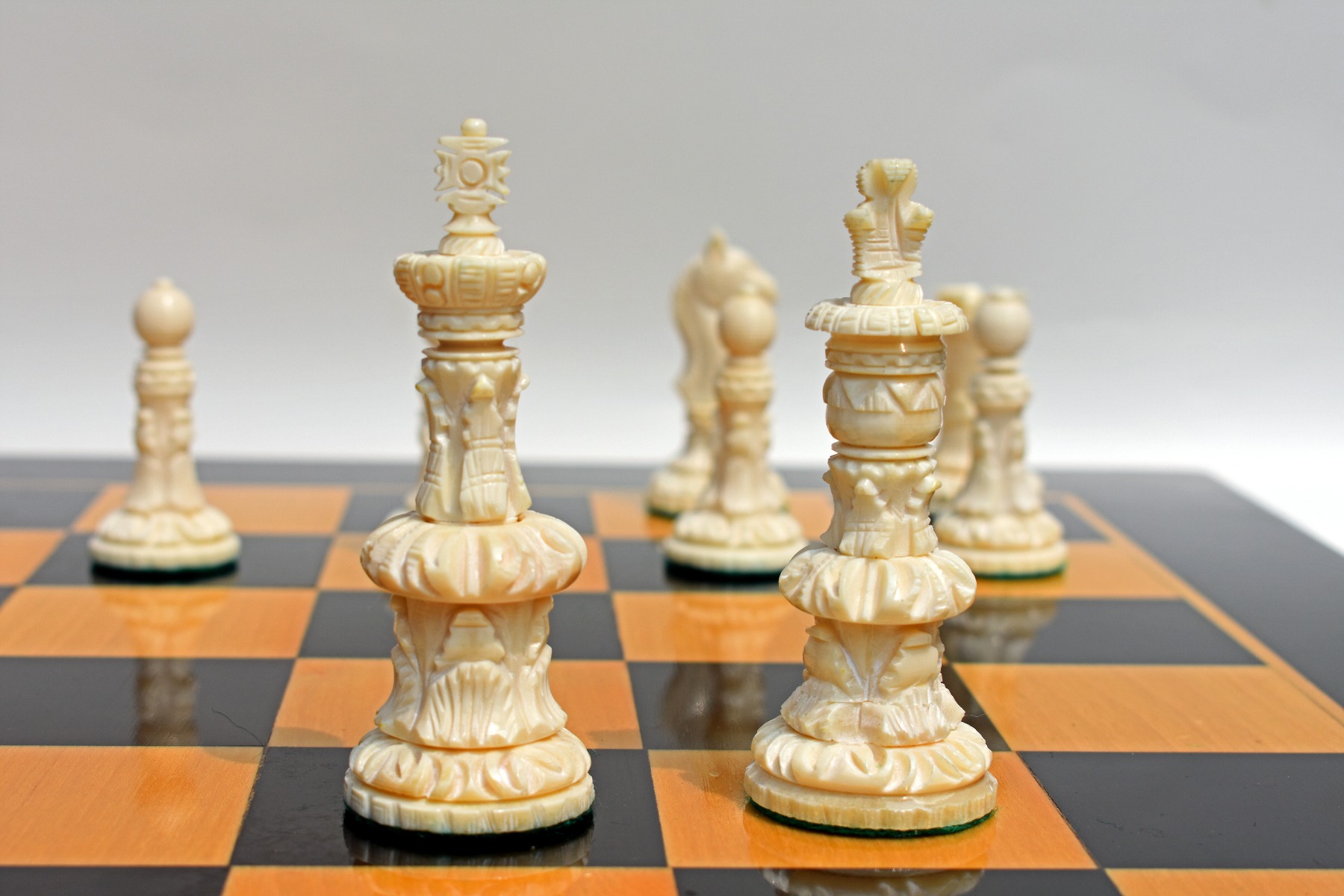 Indian Maharaja Heritage Bone Chess Pieces Natural Bone & Black Stained Bone 3.9" King-734