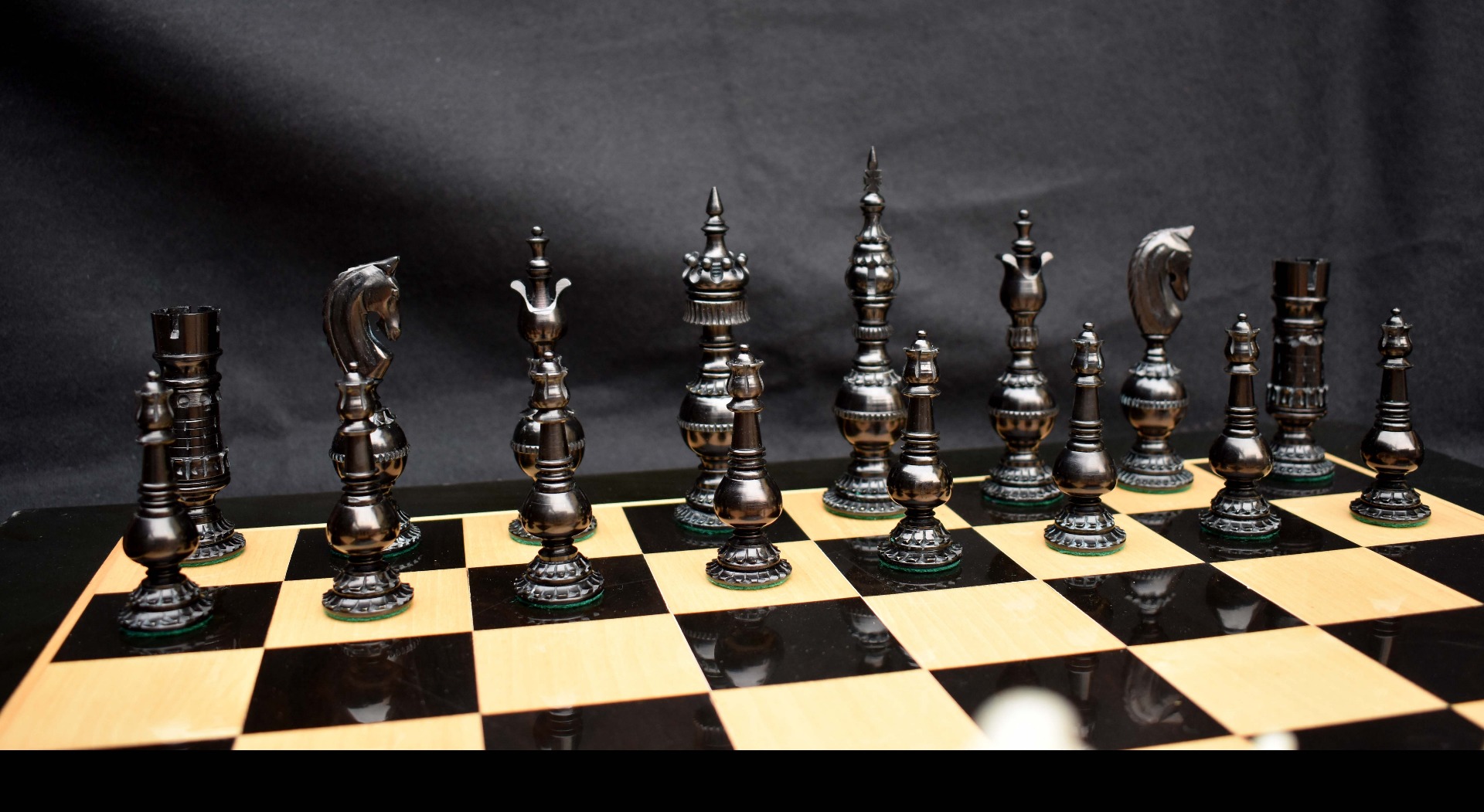 The Millennium Art Series Bone Chess Pieces Natural Bone & Black Stained Bone 5" King-3094