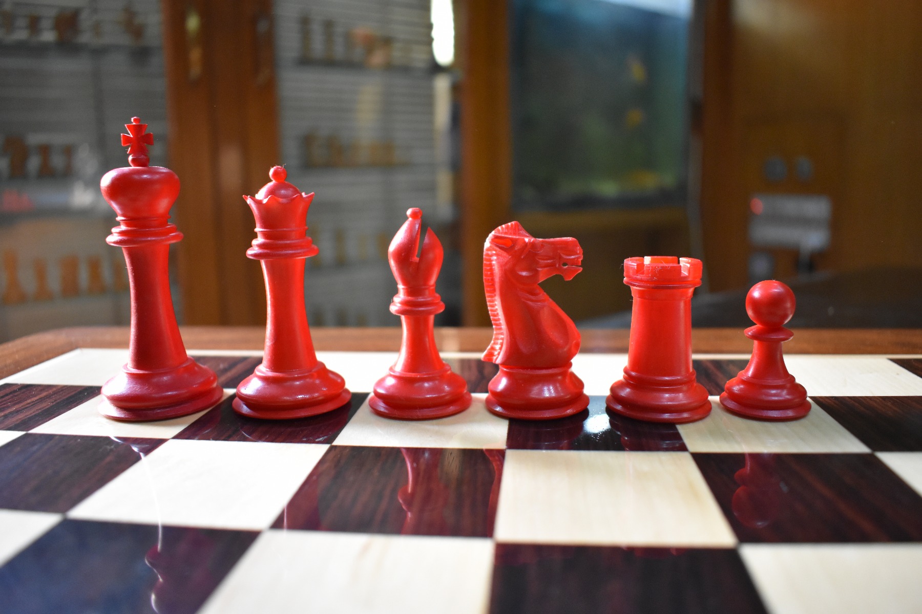 The Bone Staunton Chess Pieces Natural Bone & Red Stained Bone 3.5" King-3061