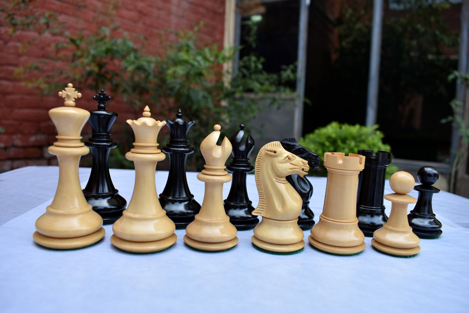 Legend Series Chess Pieces <br> Boxwood & Ebony <br> 4.25" King-2735 Legend Series Chess Pieces Boxwood & Ebony 4.25" King-2735