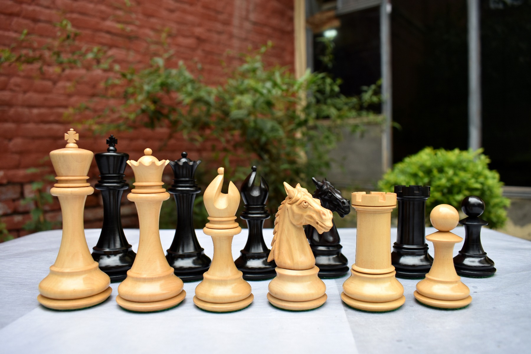 St John Series Chess Pieces Matte Finish Boxwood & Ebony 4.4" King-2701
