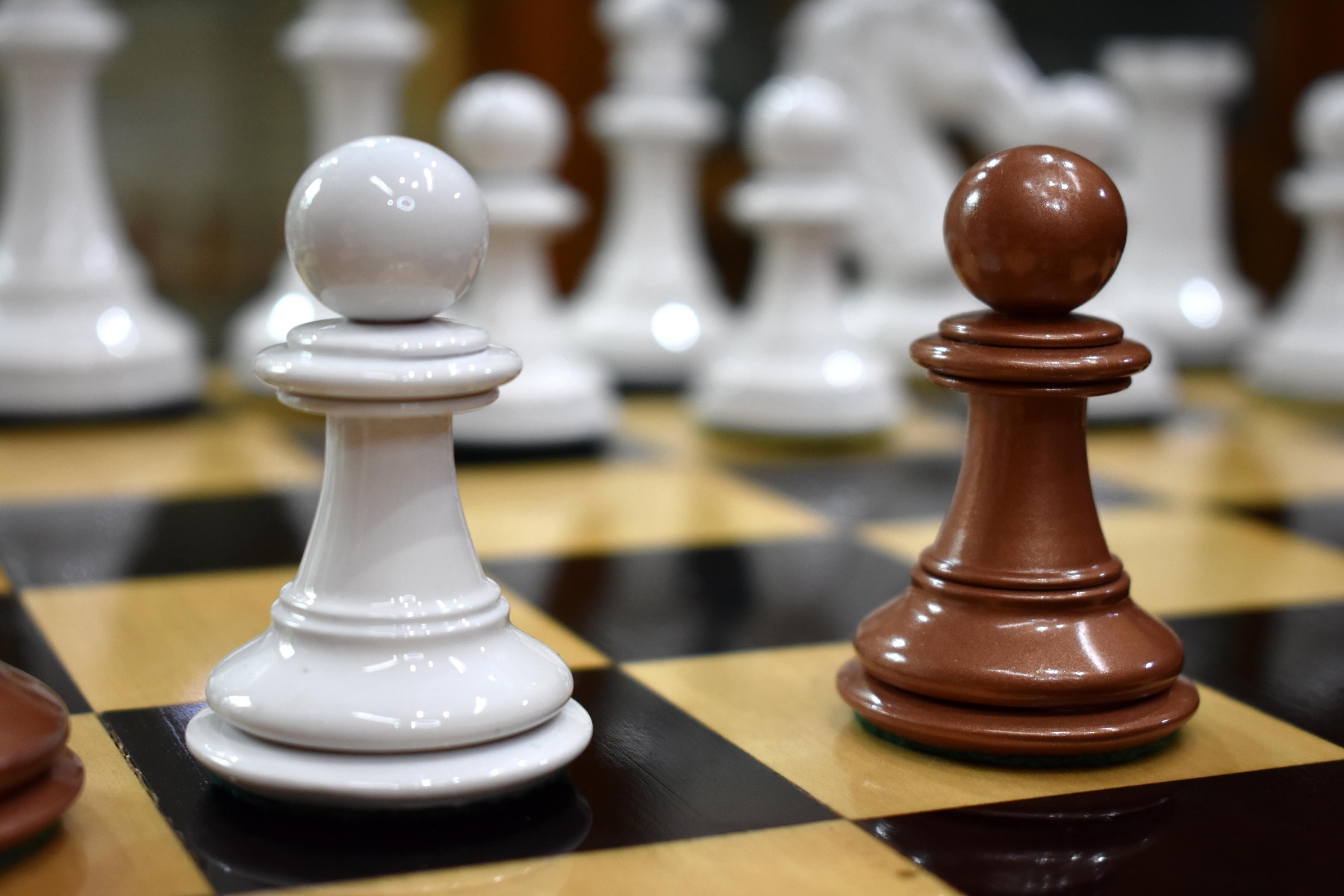 The Star Series Chess Pieces Pearl White & Copper Lacquered 4.4" King-2570