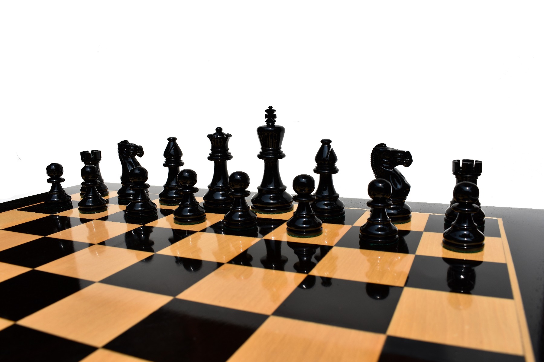 AIW-350 Series Chess Set Boxwood Lacquered & Black Lacquered 3.75" King with 2" Square Tournament Chess Board-3986