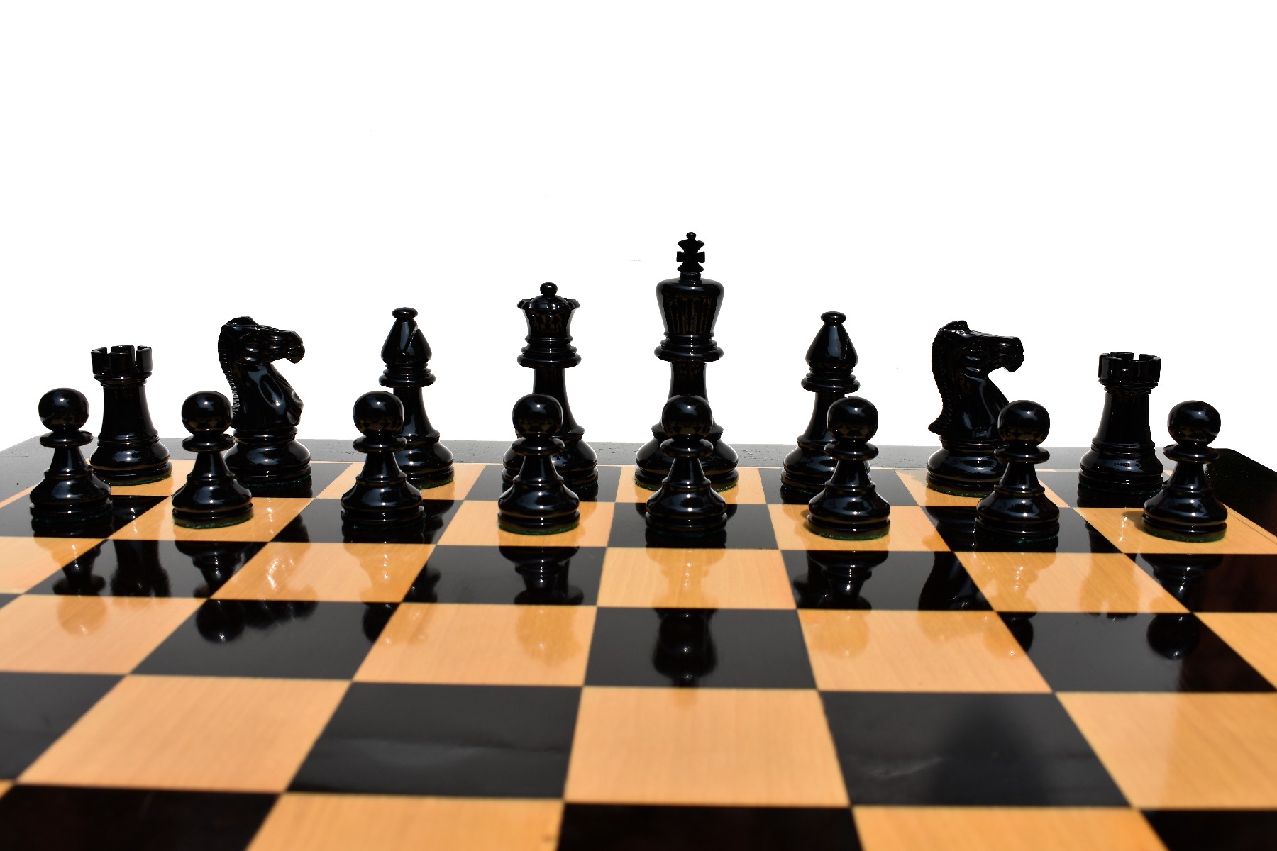 AIW-350 Series Chess Set Boxwood Lacquered & Black Lacquered 3.75" King with 2" Square Tournament Chess Board-3987