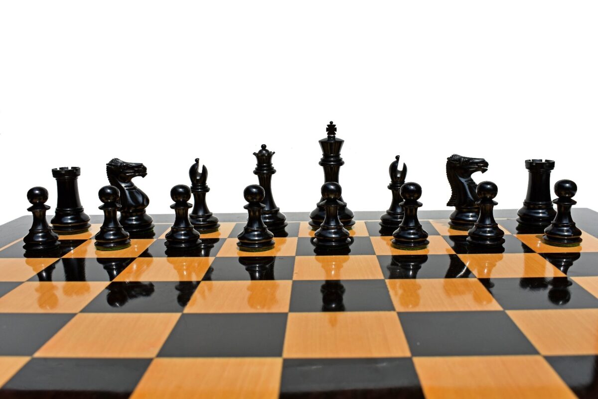 The Windsor Series Chess Set Boxwood & Ebony 3.5" King with 2" Square Tournament Series Chess Board-4128
