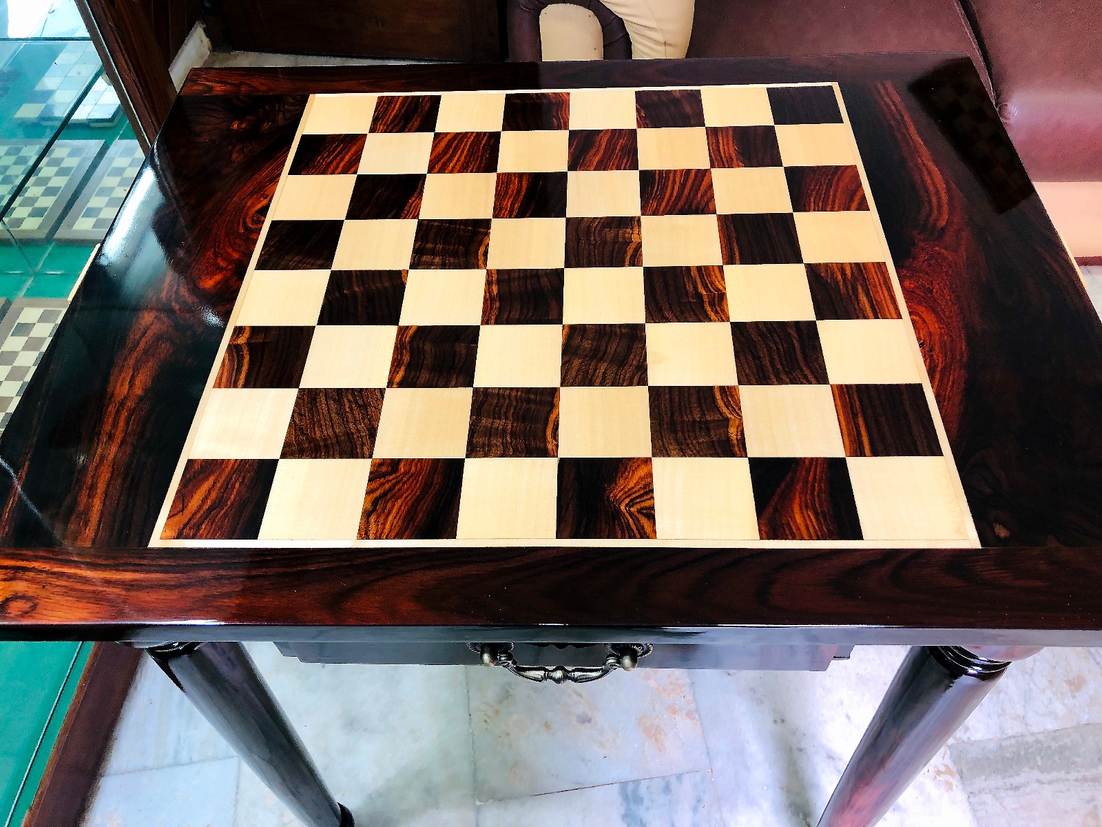The Victoria Series Luxury Chess Table & Master Series Chess Pieces American Maple & Golden Grain Rosewood 2.5" Square-3835