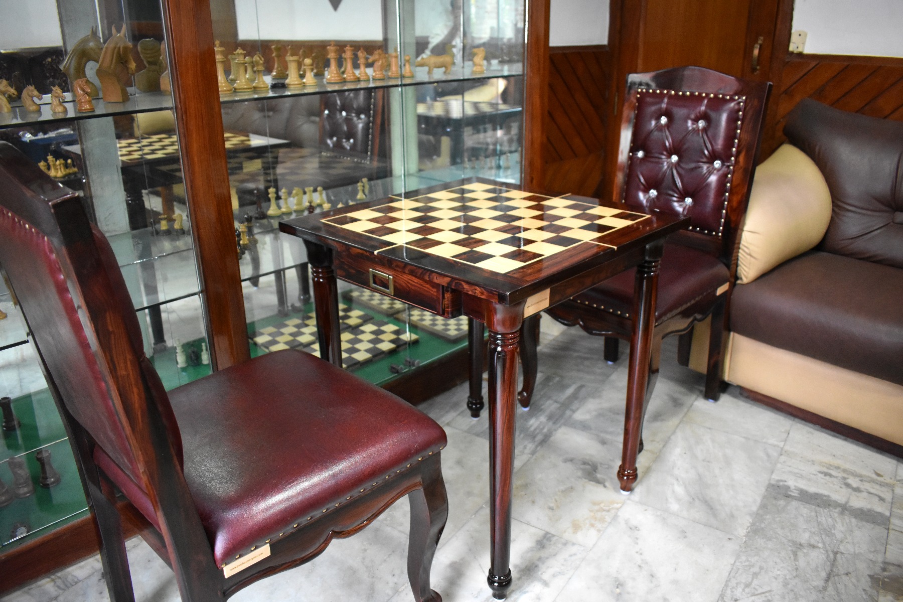 Royale classic Collection Special Edition Chess Table, Chess chairs & Chess Pieces American maple & Golden Grains Rosewood 2.5" Square-3769
