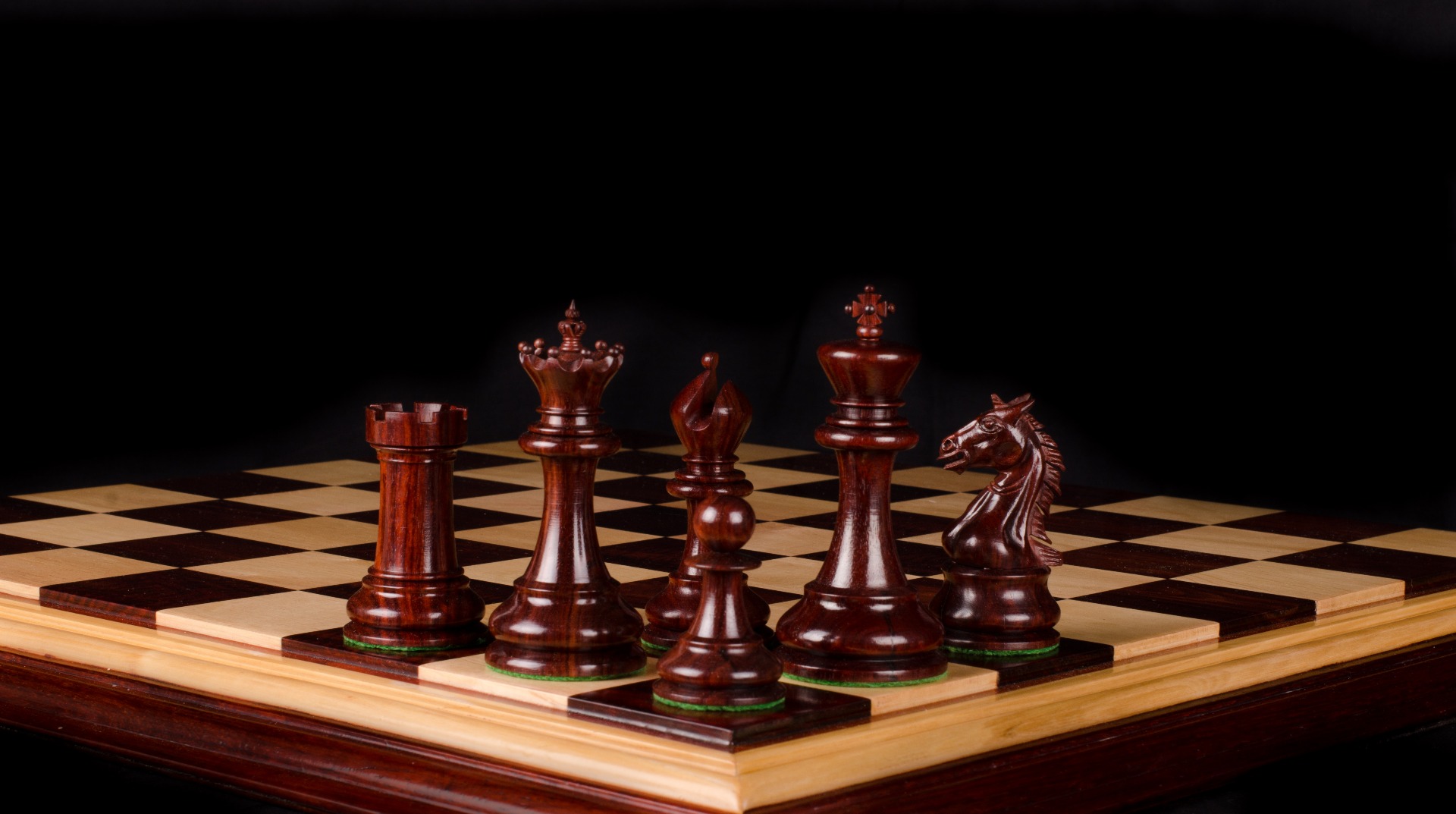 The Kings Crown Series Chess Set <br> Boxwood & Padauk <br> 4.25" King with 2.25" Square Chess Board-4780 The Kings Crown Series Chess Set Boxwood & Padauk 4.25" King with 2.25" Square Chess Board-4780
