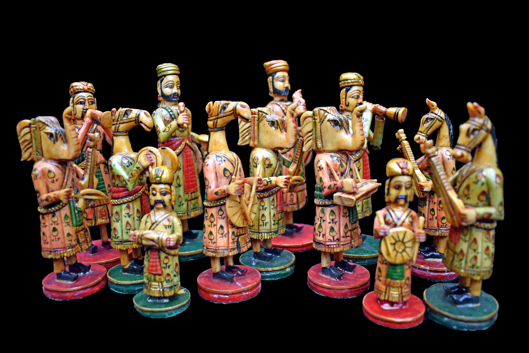 Rajasthan Art Musician Series Chess pieces Red & Green Hand Painted 5.75" King -4739
