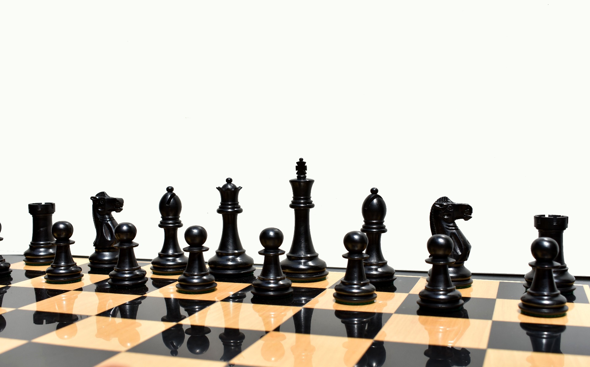 The Jaques Staunton Series Chess Pieces Antiqued Boxwood & Ebonized 3.75" King-5075