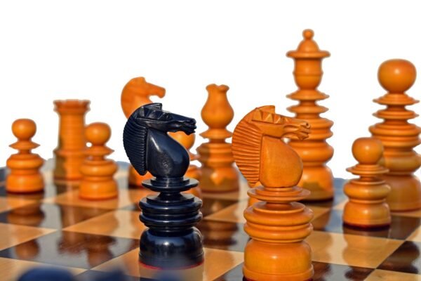 Calvert Series Chess Pieces Antiqued Boxwood & Ebony 4.4