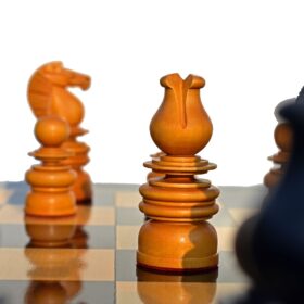 Calvert Series Chess Pieces Antiqued Boxwood & Ebony 4.4" king-5161