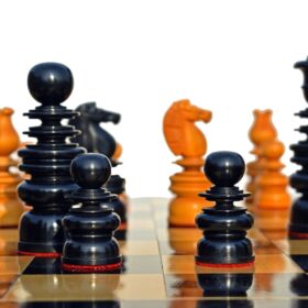 Calvert Series Chess Pieces Antiqued Boxwood & Ebony 4.4" king-5162