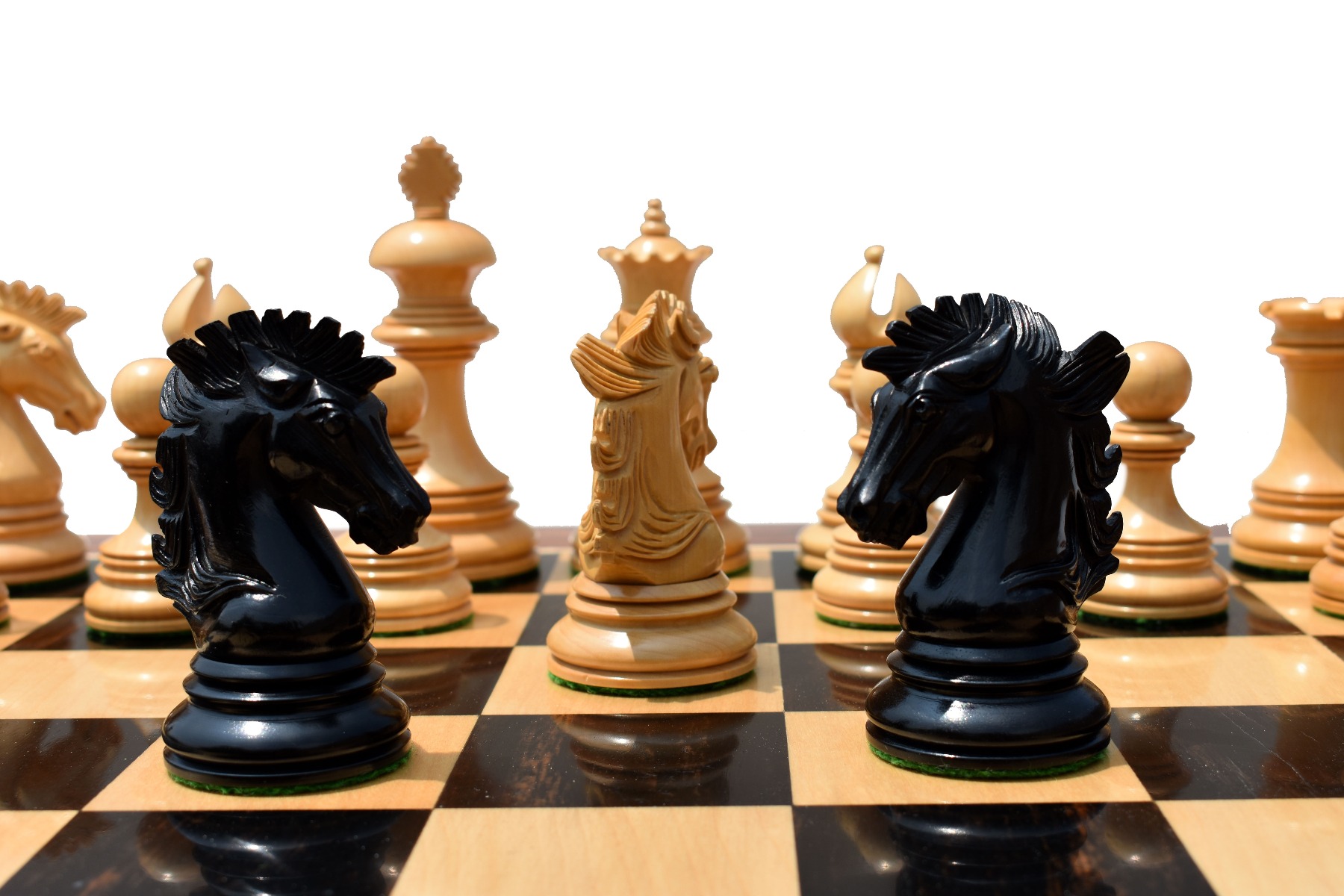 Wellington Series Chess Pieces Boxwood & Ebony 4.4" King-5623