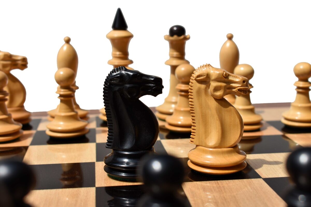 The Shkolnik Series version II soviet reproduction Chess set Boxwood & Ebonized 3.5" King with 1.75" Square Chess board-7182