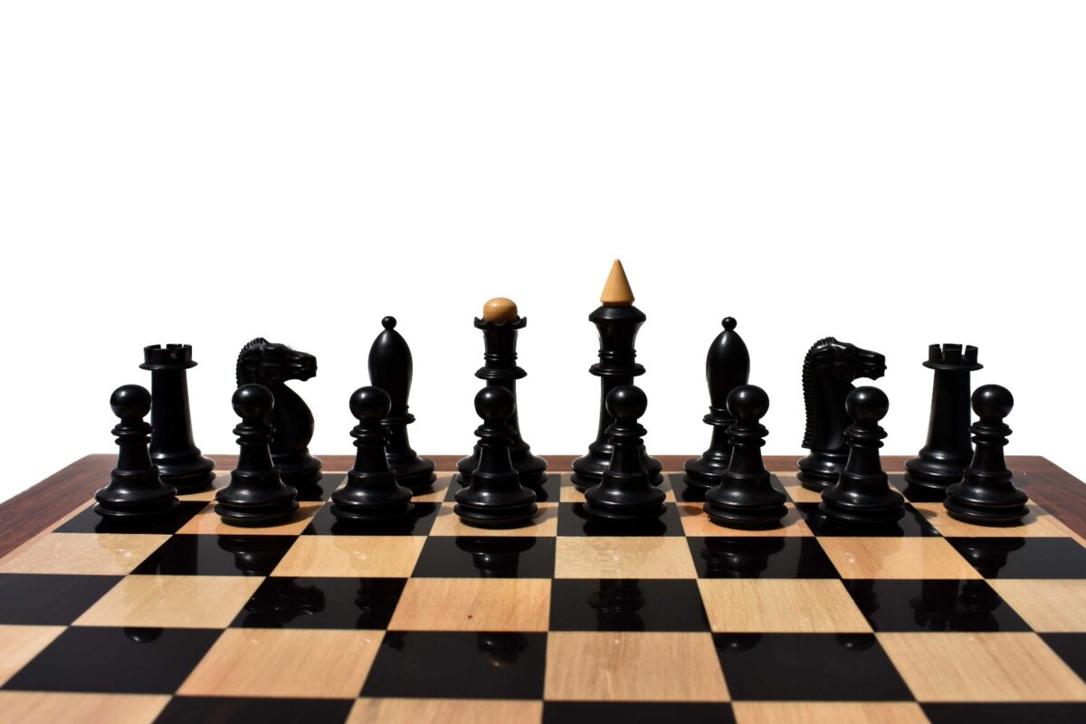 The Shkolnik Series version II soviet reproduction Chess set Boxwood & Ebonized 3.5" King with 1.75" Square Chess board-7187