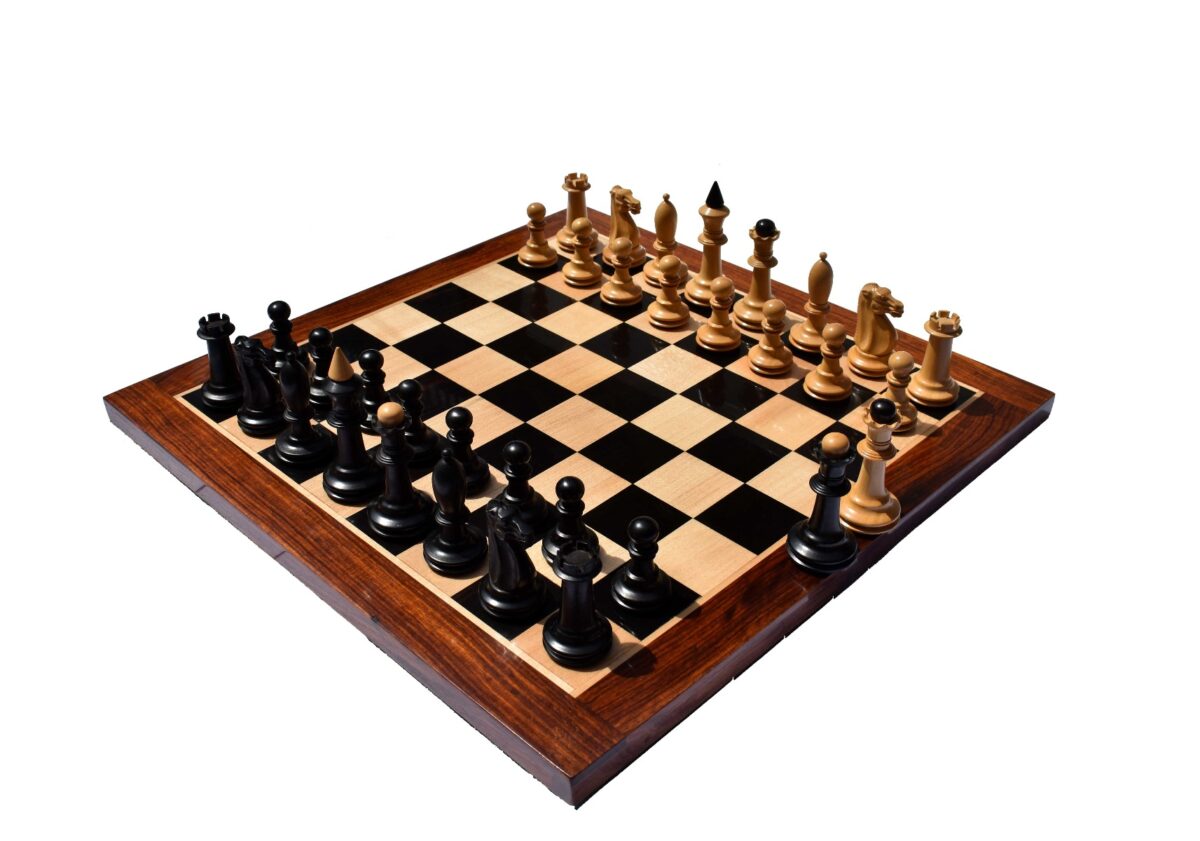 The Shkolnik Series version II soviet reproduction Chess set Boxwood & Ebonized 3.5" King with 1.75" Square Chess board-7178