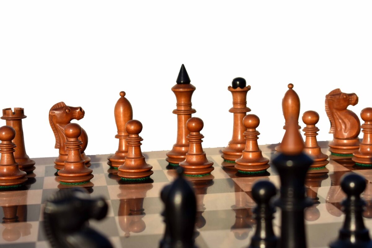 The Shkolnik soviet series reproduction Chess pieces Antiqued Boxwood & Ebonized 3.5" King -7639