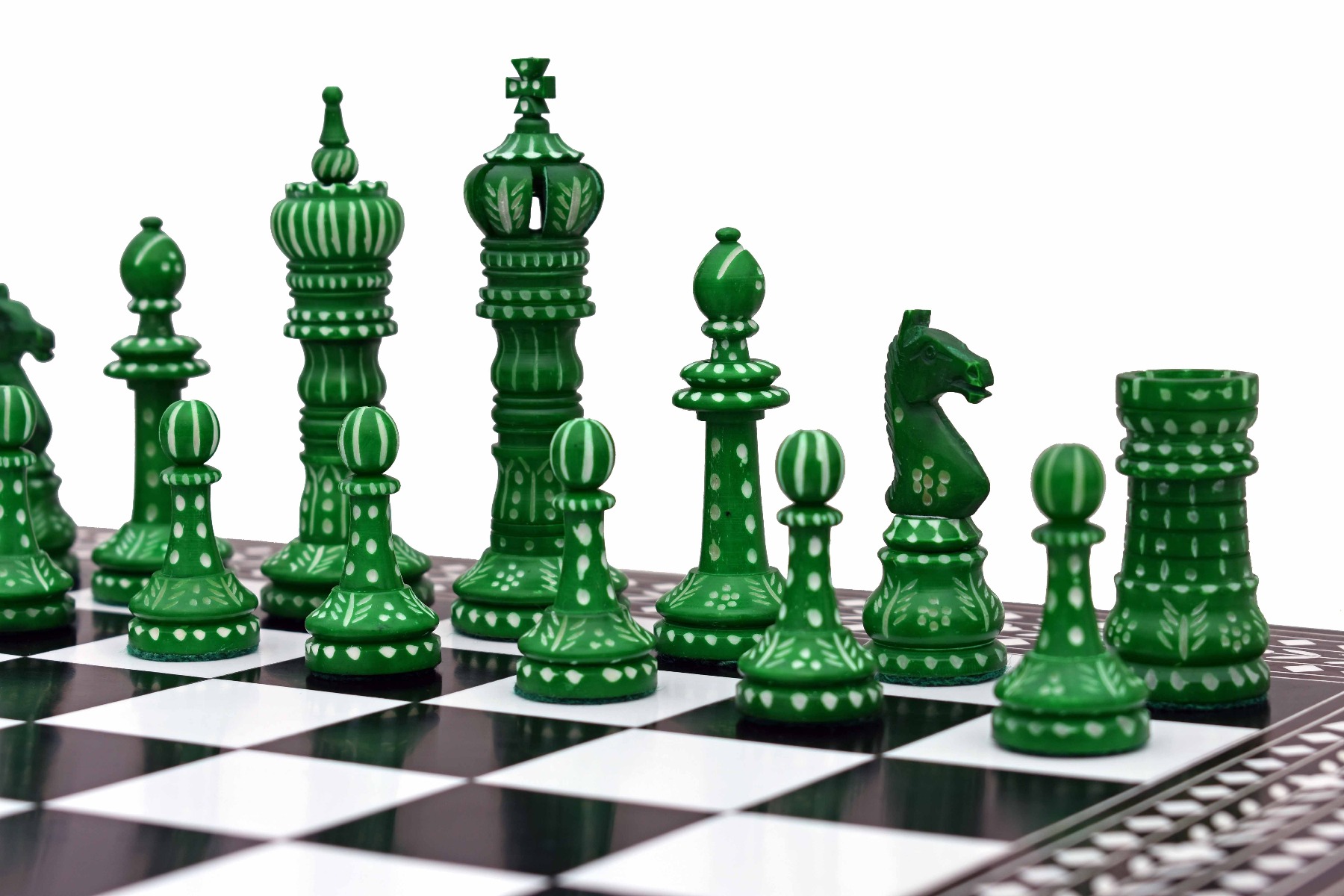 The King cross series Bone crafted chess set Natural Bone & Green Stained Bone 4" King with 18" chess board-7741
