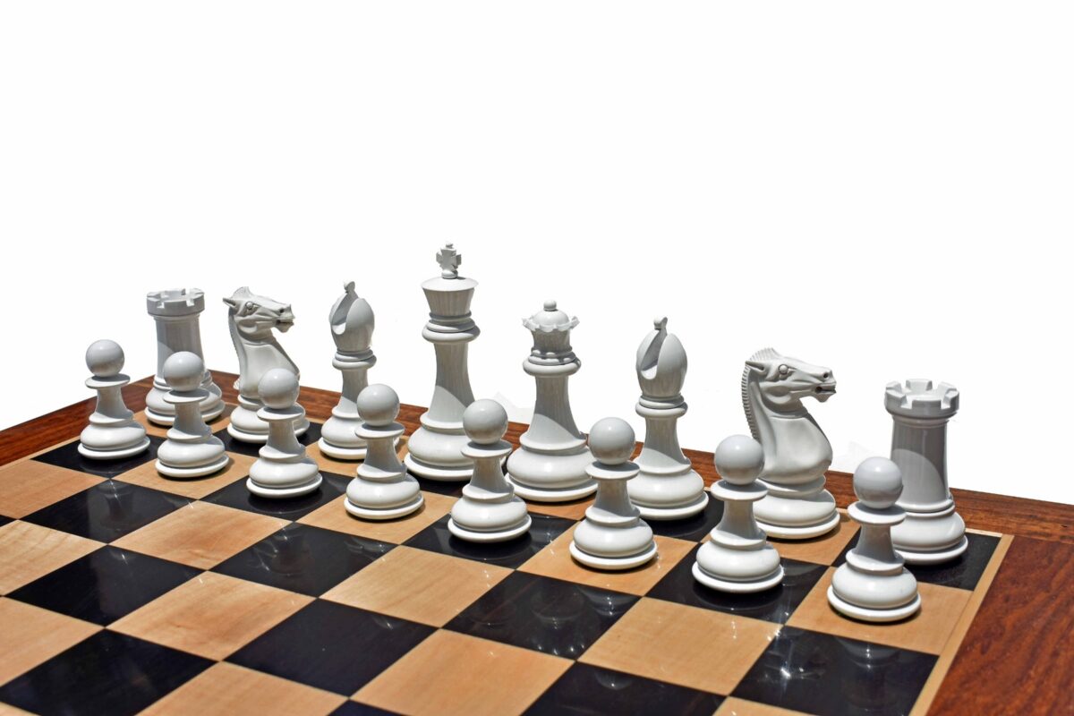 The Pioneer Series Chess set White & Red Lacquered Boxwood 4" King with 2" Square chess board-7752