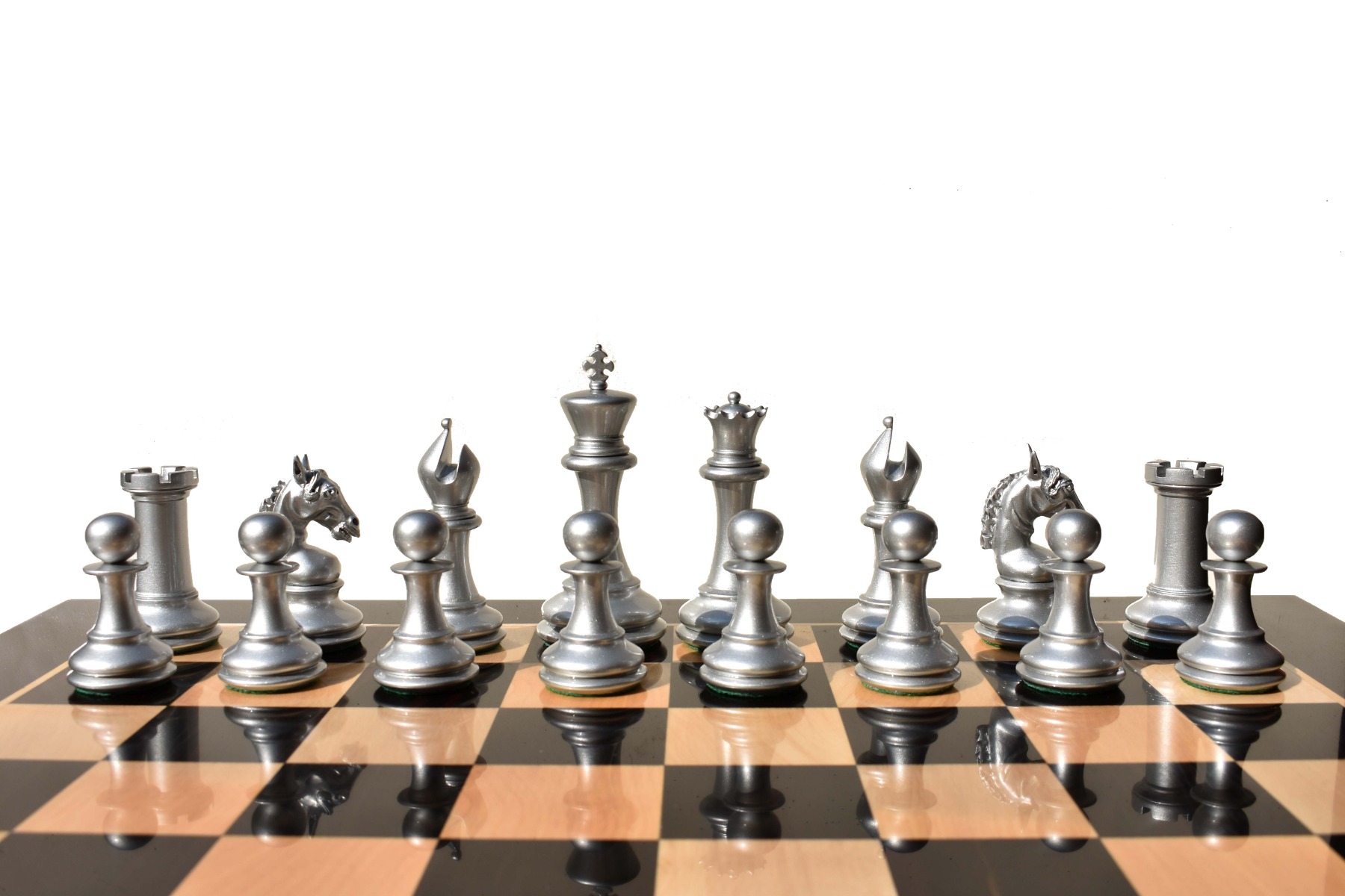 The sheffield Series chess Pieces <br> Silver & Black Boxwood Lacquered <br> 4.4" King -8404 The sheffield Series chess Pieces Silver & Black Boxwood Lacquered 4.4" King -8404