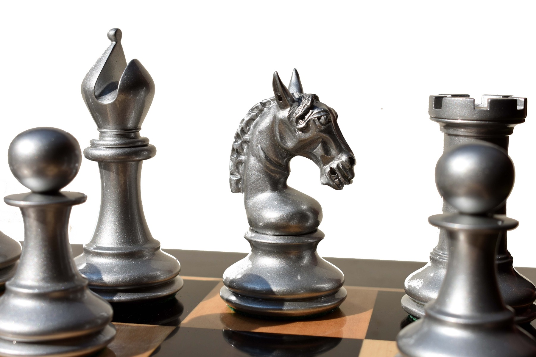 The sheffield Series chess Pieces <br> Silver & Black Boxwood Lacquered <br> 4.4" King -0 The sheffield Series chess Pieces Silver & Black Boxwood Lacquered 4.4" King -0